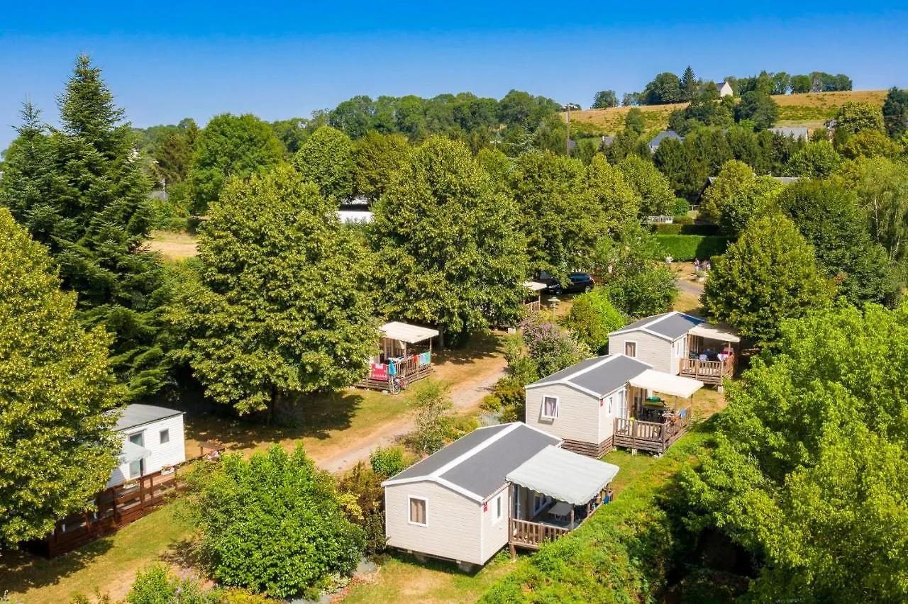 Camping De Tauves location
