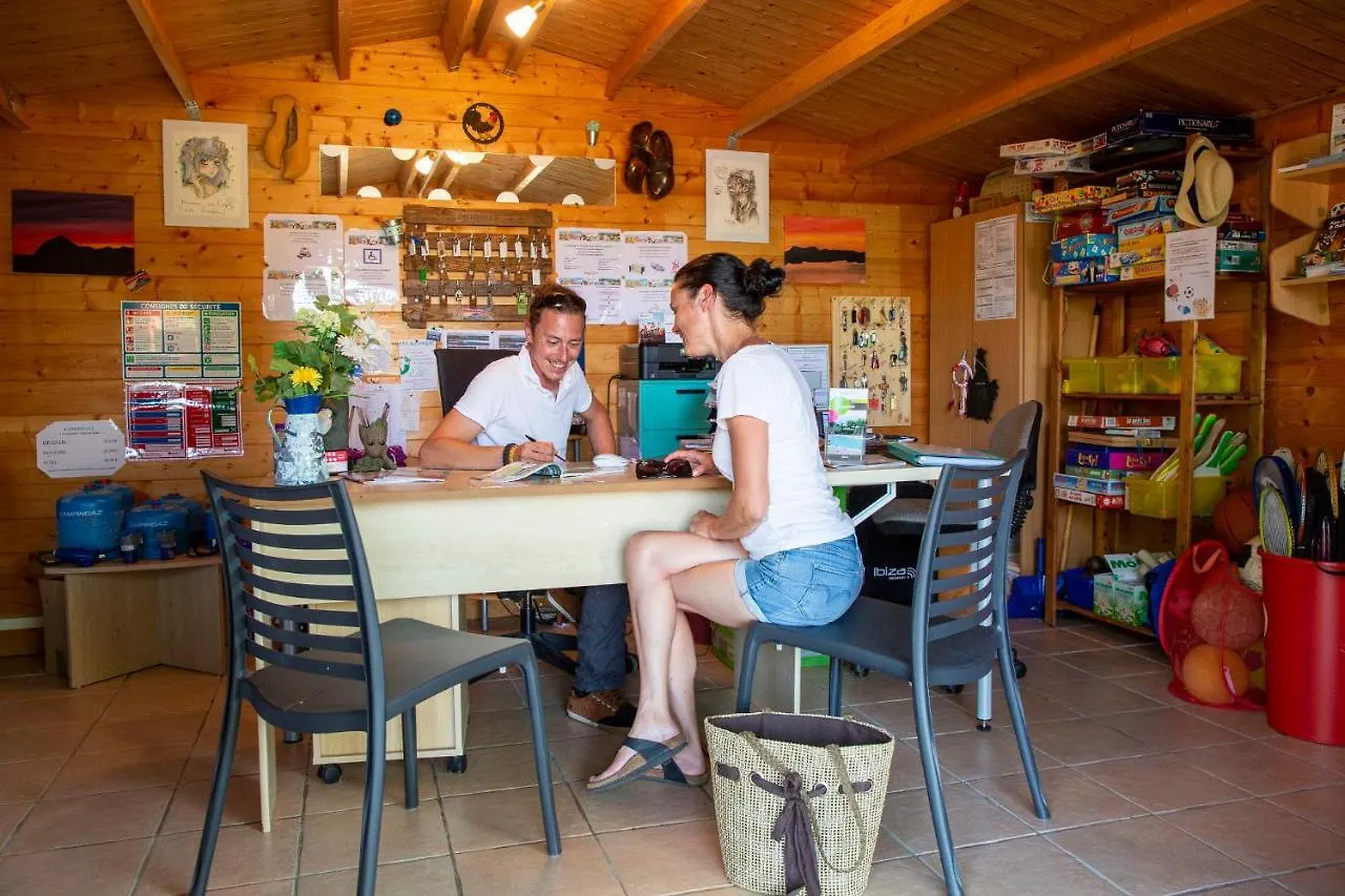 Camping De Tauves Campsite