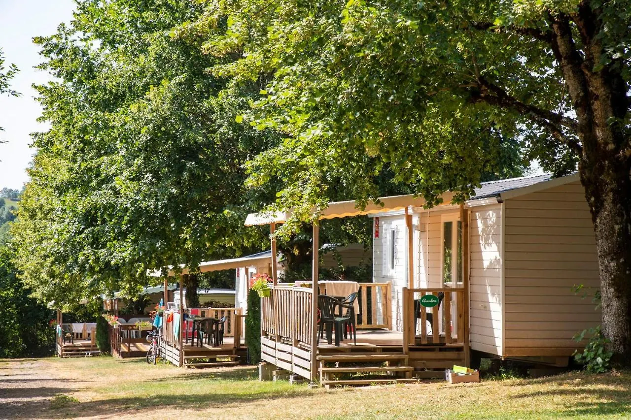 Camping De Tauves 3*,