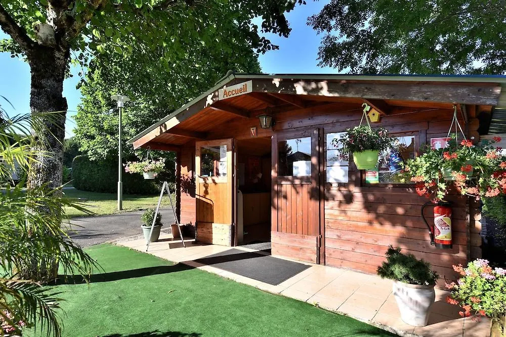 Camping De Tauves Campsite