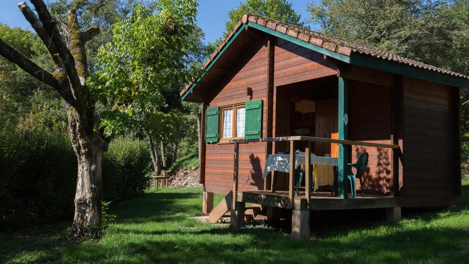 Camping De Tauves 3*,  France