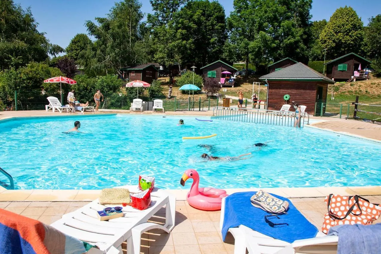 Camping De Tauves Campsite
