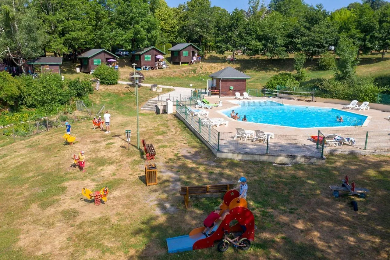 Camping De Tauves Campsite